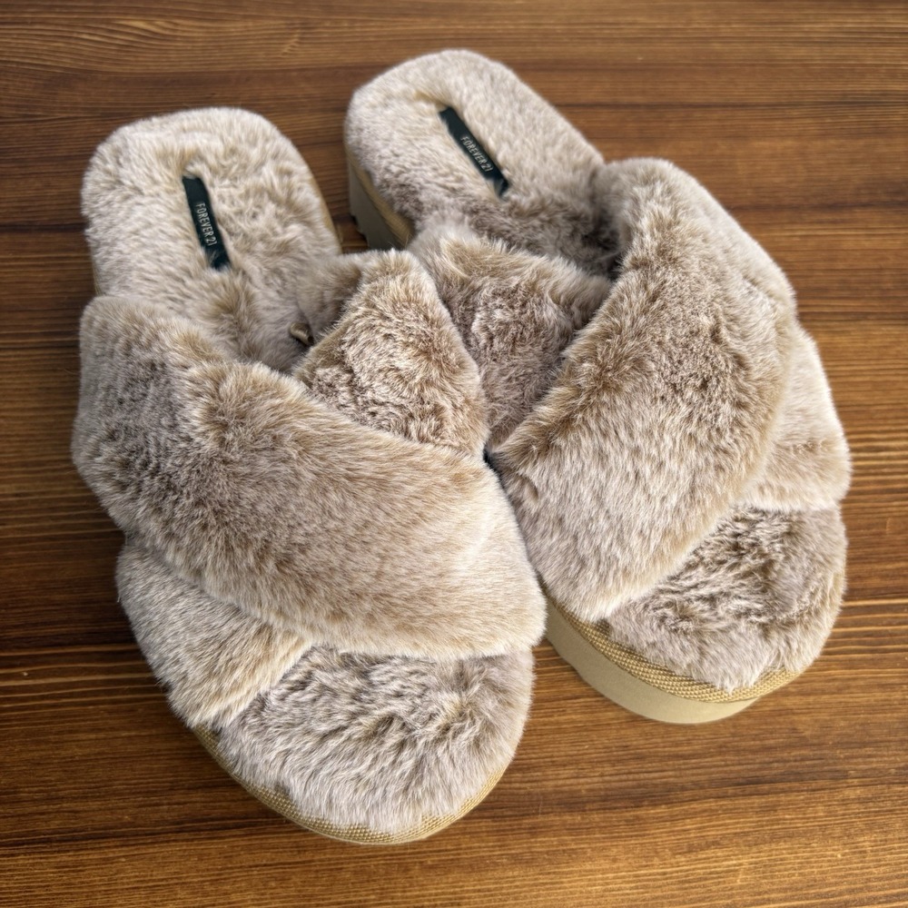 Forever 21 Faux Fur Slippers Size L‎ Beige Plush Cross Band Cozy Slides
